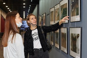 Марина Кейлина на выставке "Точка зрения"